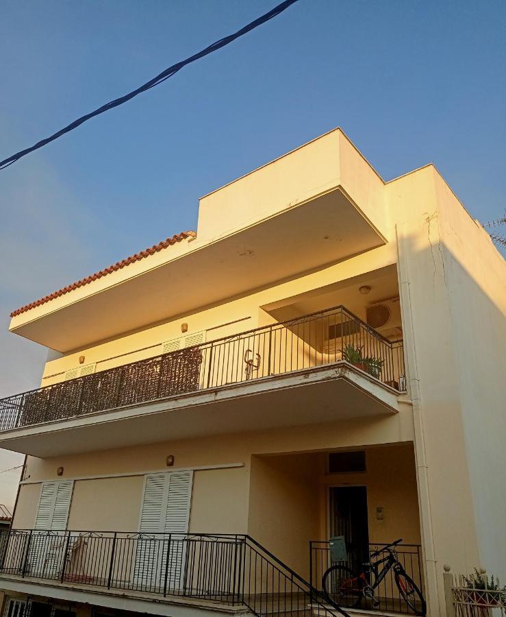Όμορφο Και Ευρύχωρο Διαμέρισμα Με Θέα! Appartamento Nauplia Esterno foto